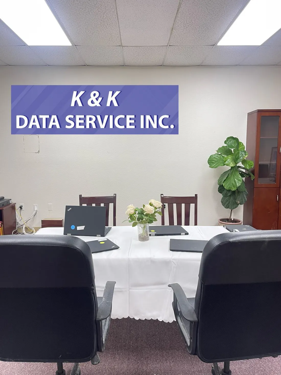 K&K meeting room used for project communication and owner updates