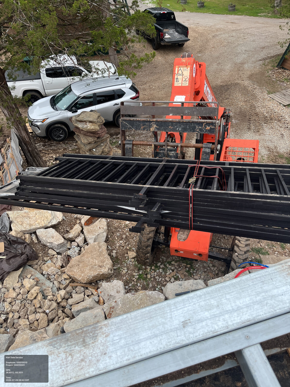 Steel roof members and field lifting equipment