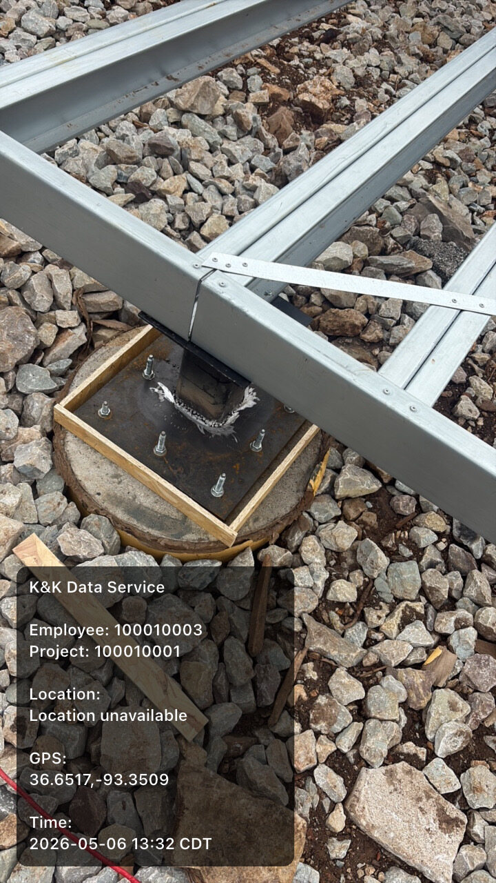 Steel structure bearing at a permanent concrete support