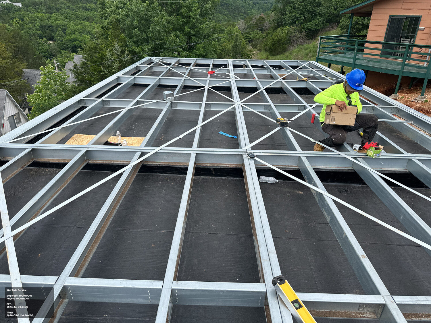 Steel roof and floor framing connection layout